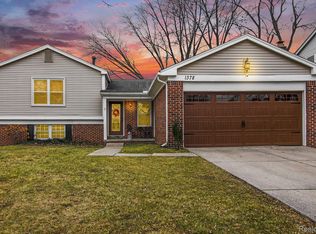 1378 Hampshire Dr, Canton, MI 48188