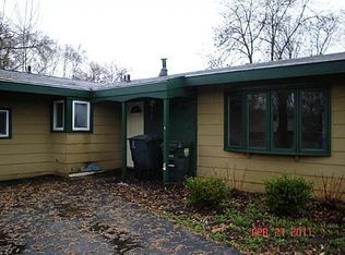 66 Orchard Ln, Lindenhurst, IL 60046