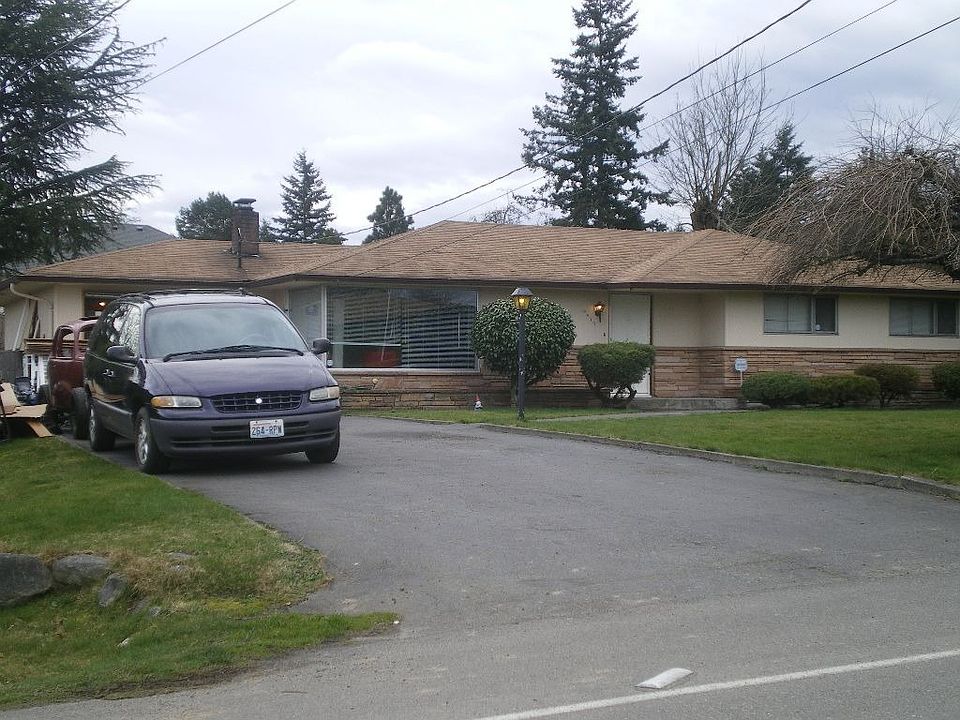Has a little territorial view toward the Cascade Mountains