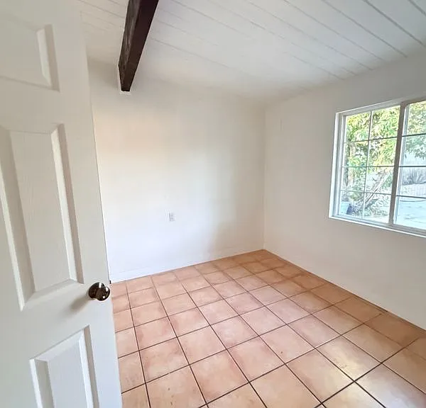 5314 N Banewell Ave — Photo 3