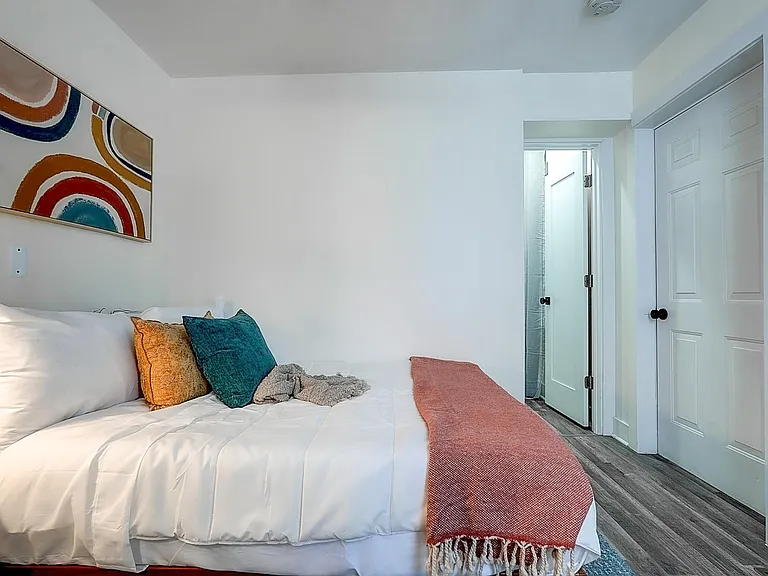 2203 Catharine St #1 — Photo 12