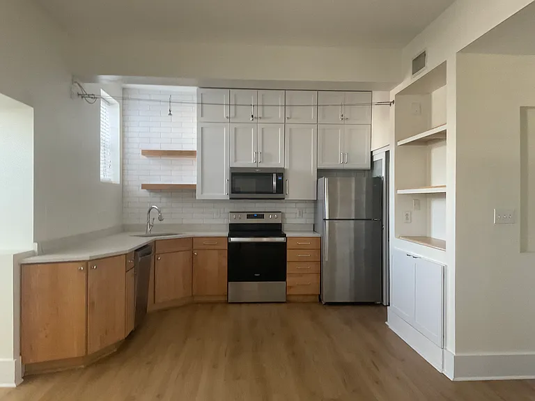2501 Roswell Ave #105 — Photo 2