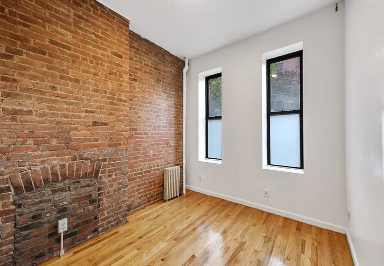 449 W 48th St #1E — Photo 2