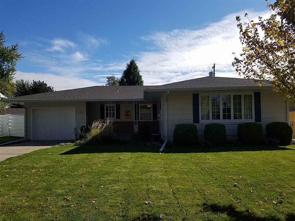 1st image of 3915 Linden Dr