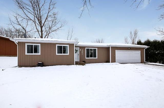 1st image of 3081 Camelot Dr
