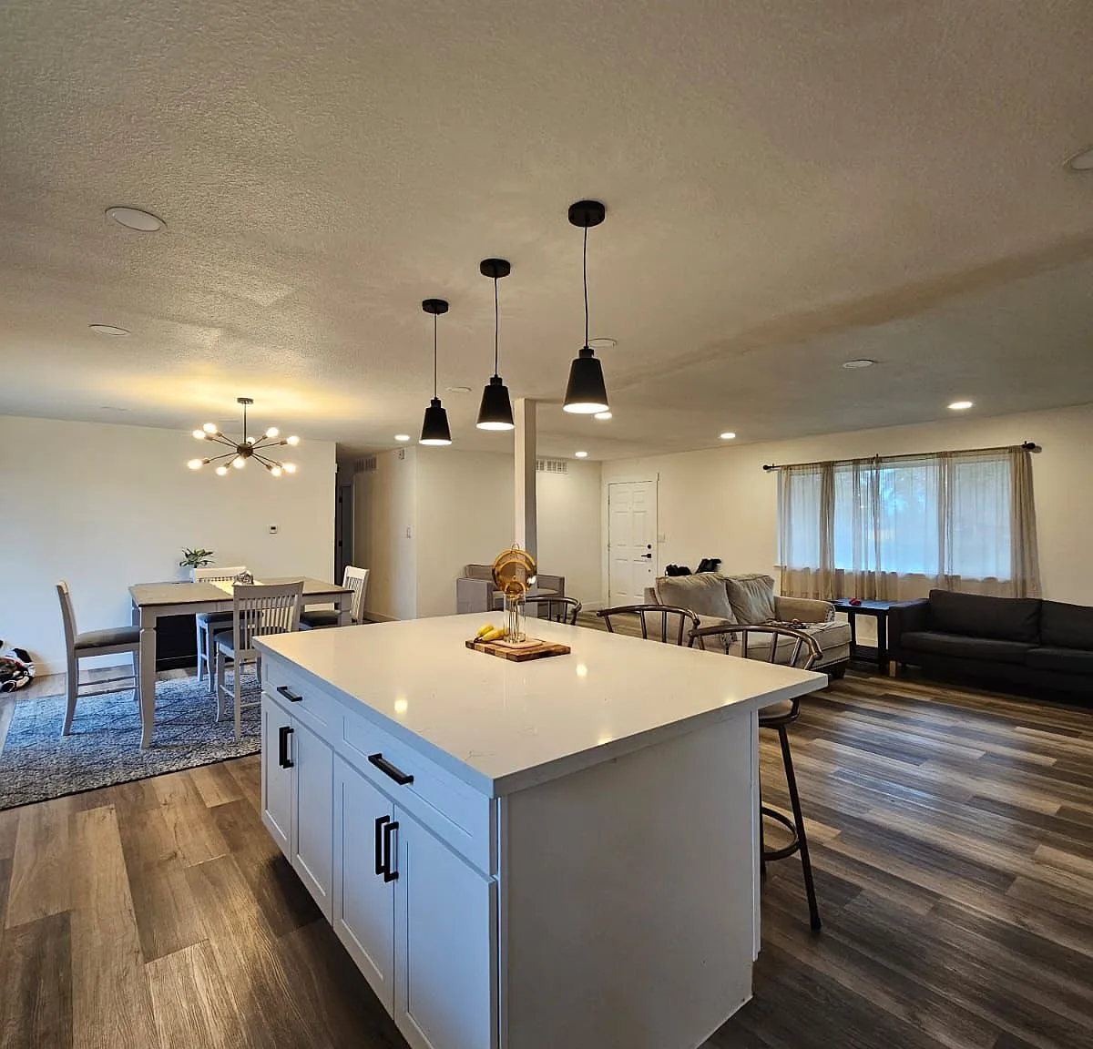 5 bed, 3362 sqft, $950 — Photo 2
