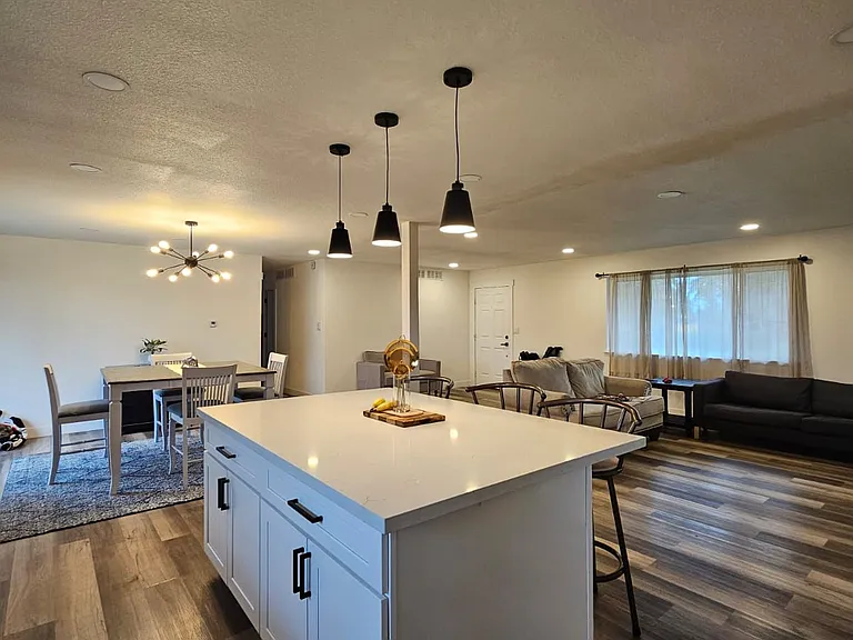 10902 Kline St SW — Photo 2
