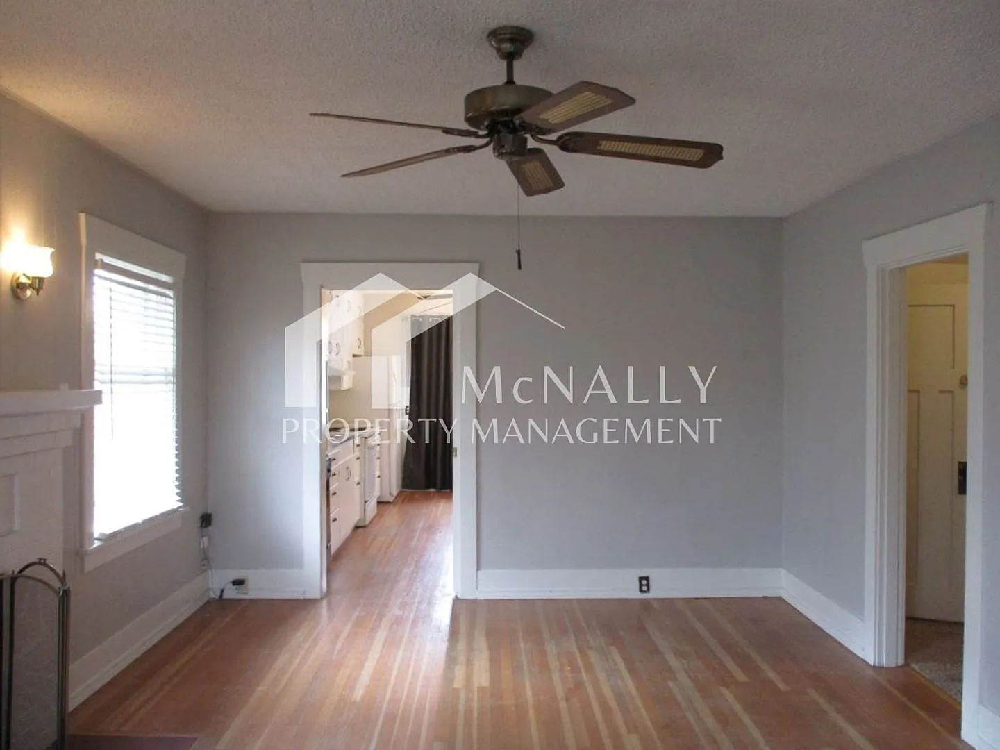Fresh 3 Bedroom Craftsman in South Tacoma — Photo 4