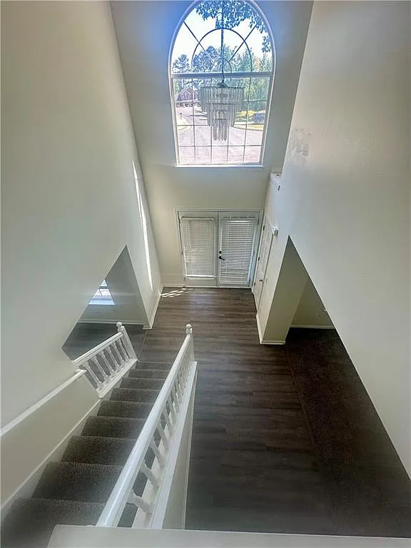 6 bed, 3.5 bath, 2197 sqft, $2,300 — Photo 3