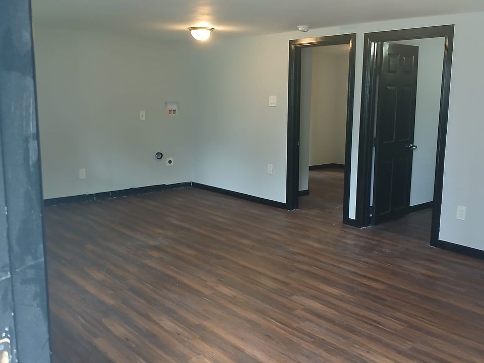 Big kitchen and dinning area
