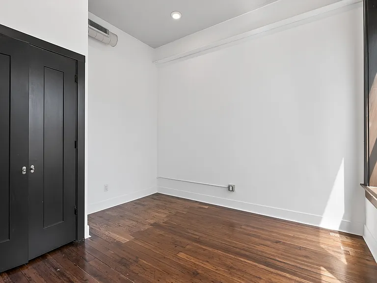 607 Main St #7 — Photo 4