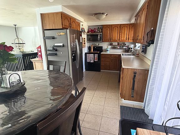3rd image of 3263 Woodhaven Dr
