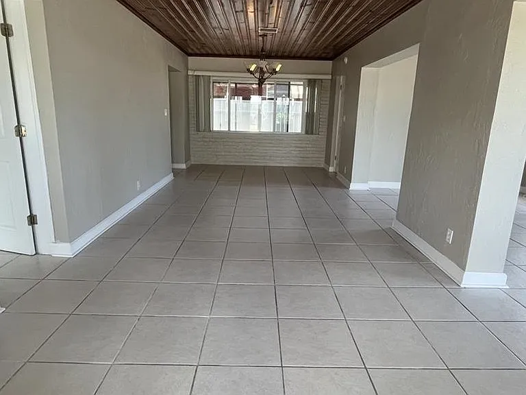 360 72nd Ave — Photo 7