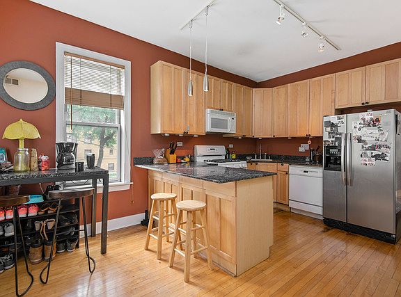 5th image of 1907 N Whipple St #2