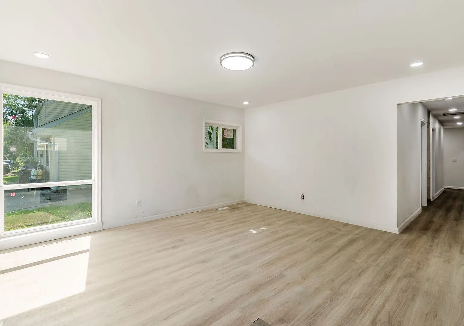 Everything on one level - 4 bedroom, 2 bath home! — Photo 3