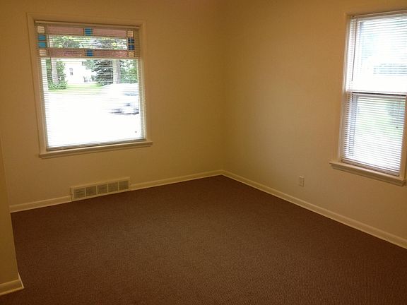 4th image of 1136 Grand Ave