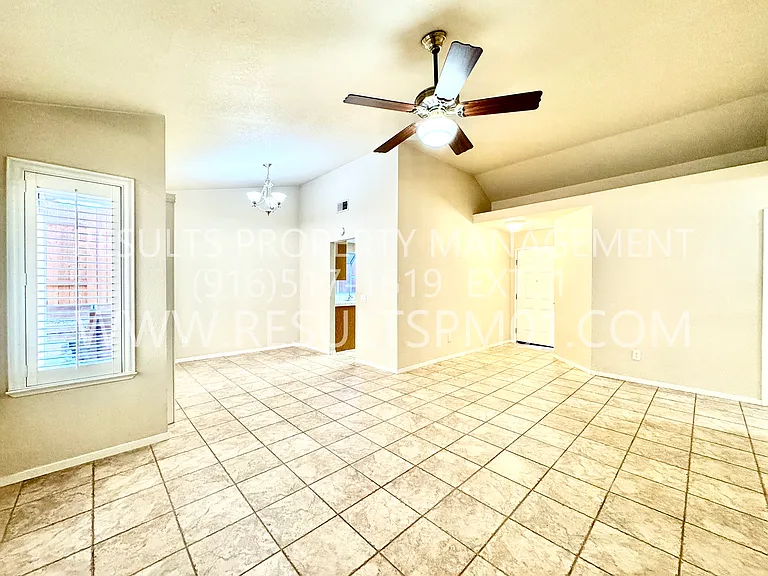 3413 Cobblestone Dr — Photo 9