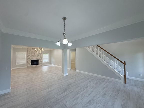 5th image of 611 Pinery Ln