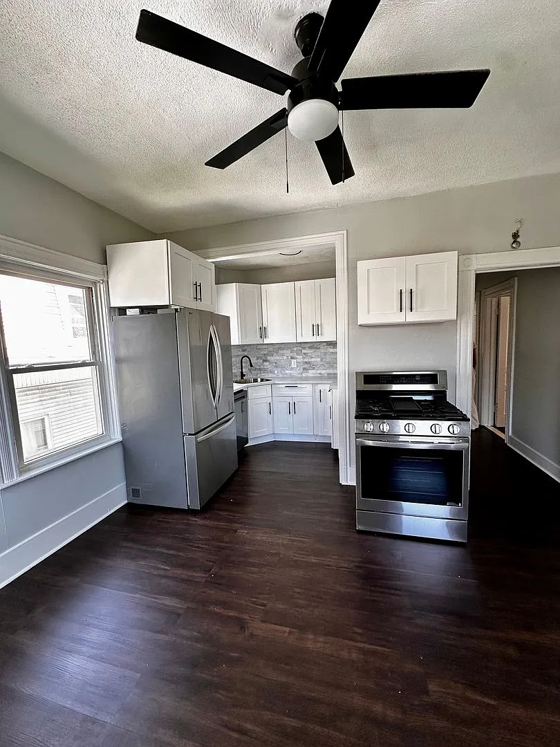 Spacious 3 bed/1 bath in Federal Hill — Photo 2