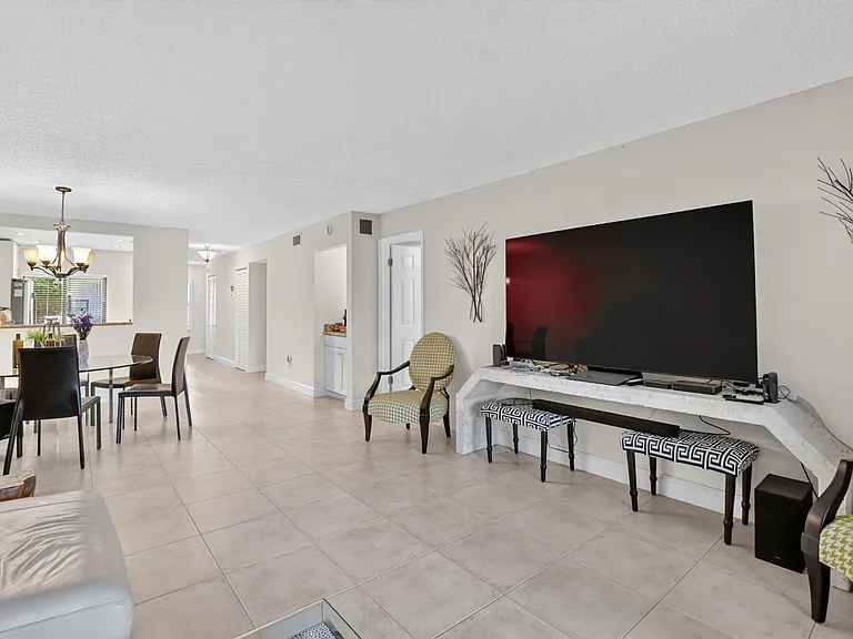 21211 Lago Cir #C — Photo 14