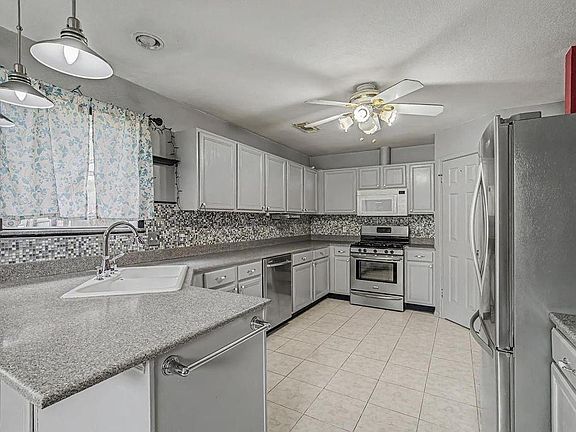 5th image of 23310 Stepinwolf Ln