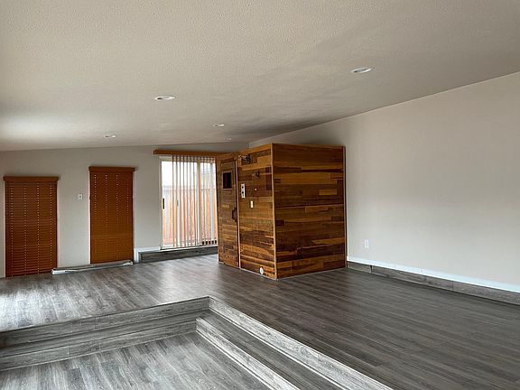 Sun room with dry sauna