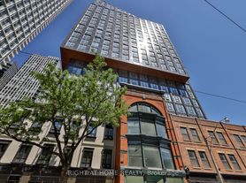 100 Queen St E