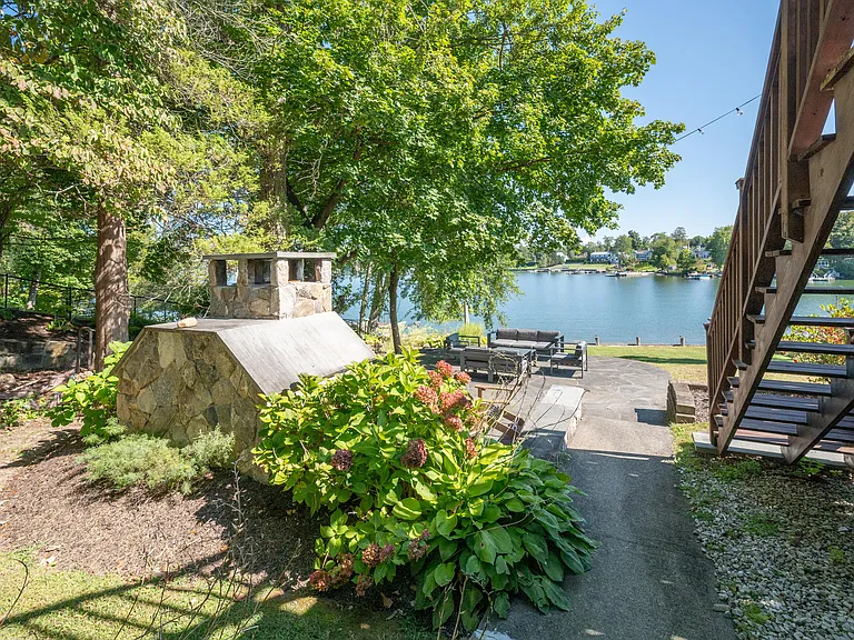 18 Shore Rd — Photo 36