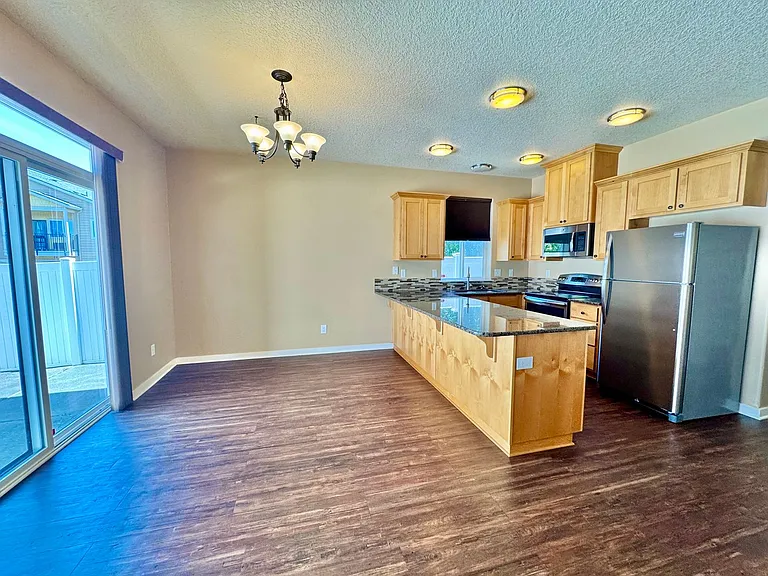 2401 NE 114th Ct — Photo 11