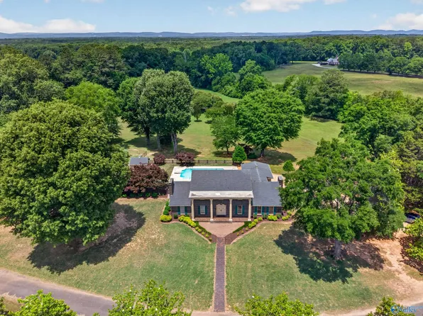 220 Nelson St, Rainbow City, AL 35906