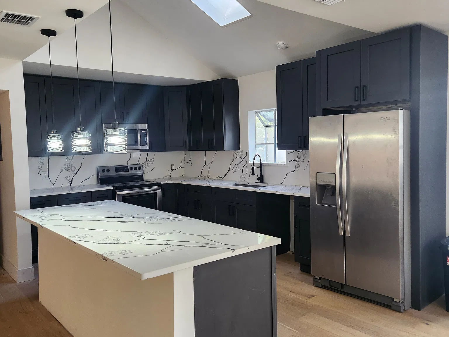 3 bed, 1520 sqft, $3,600 — Photo 2