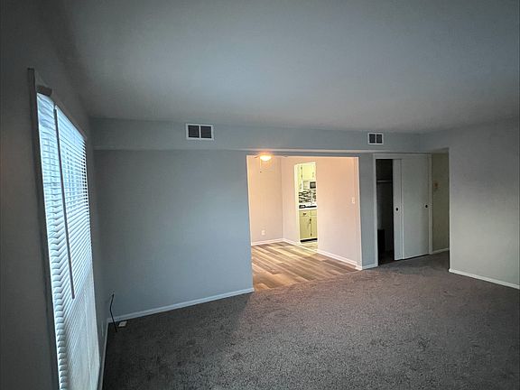 5th image of 14 Charleston Sq #45