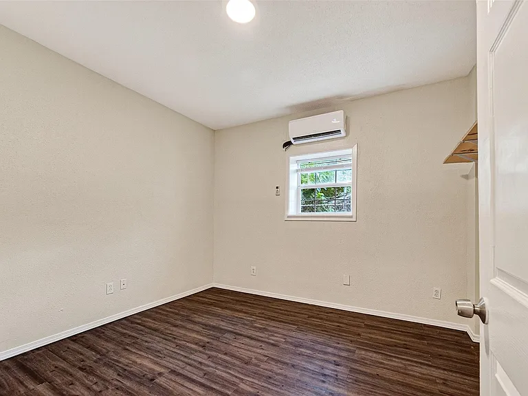 7738 Park Place Blvd — Photo 9