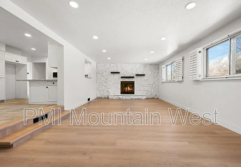 7115 S 2155 E — Photo 2