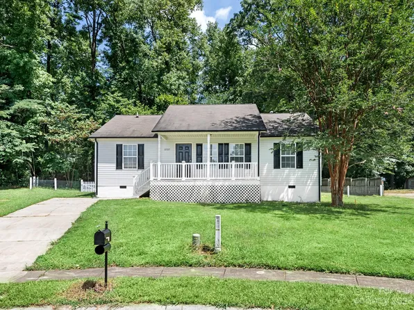 5737 Osprey Watch Ct, Charlotte, NC 28227