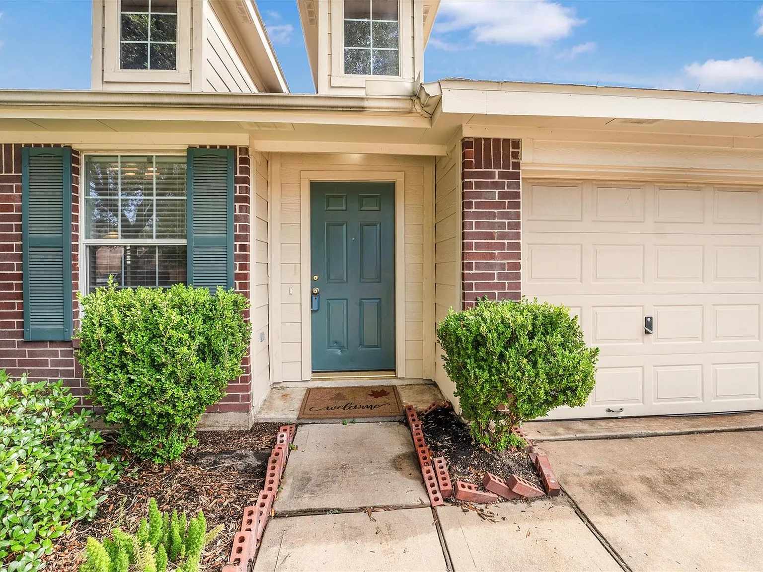 4 bed, 2.0 bath, 2194 sqft, $2,300 — Photo 3