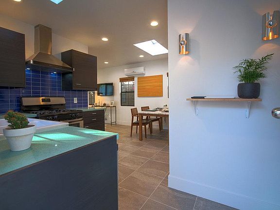5th image of 5827 Willoughby Ave #2