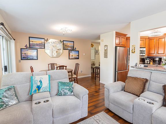 5th image of 7554 Briskham St #109
