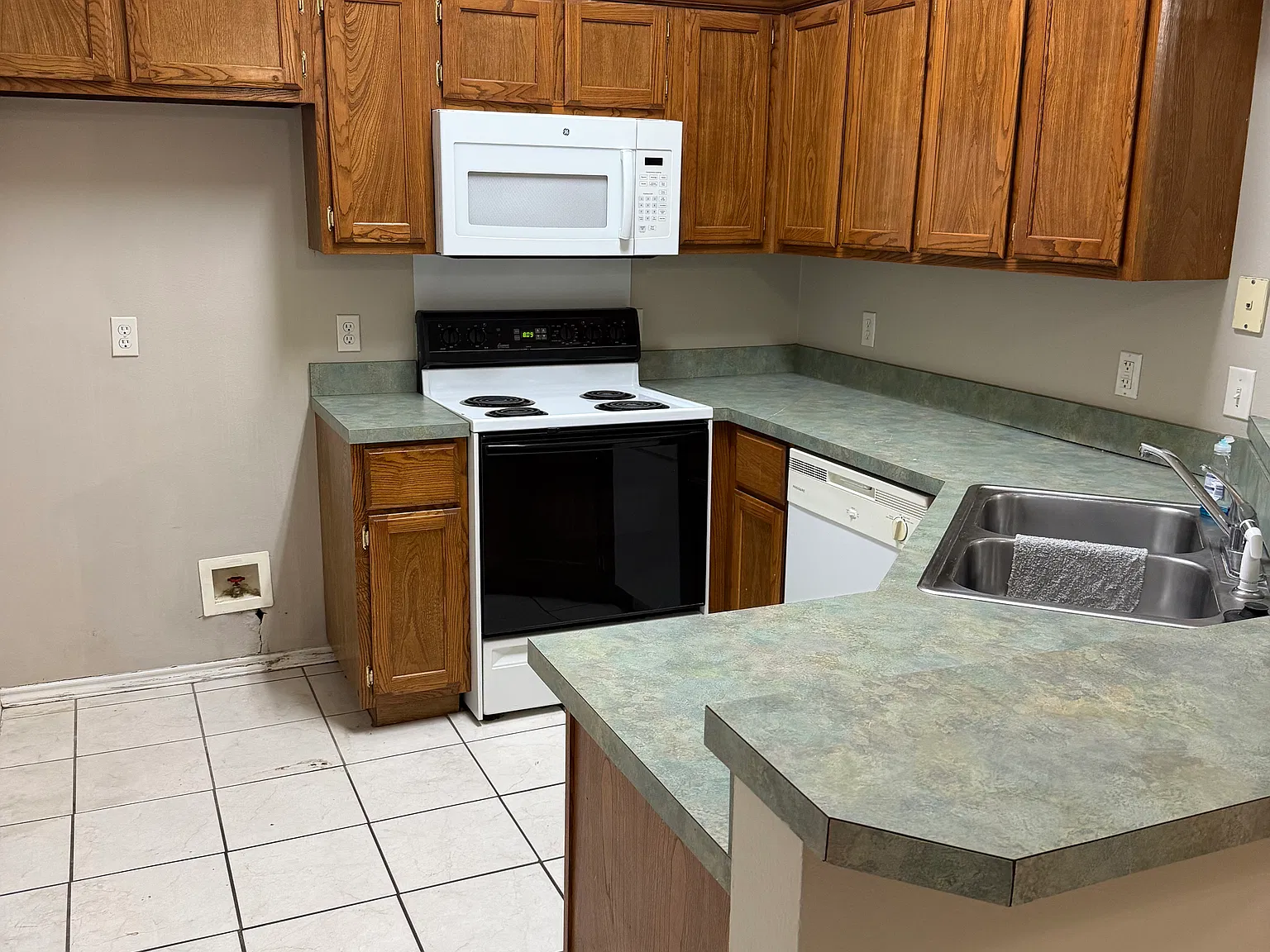 3 bed, 1199 sqft, $1,650 — Photo 2