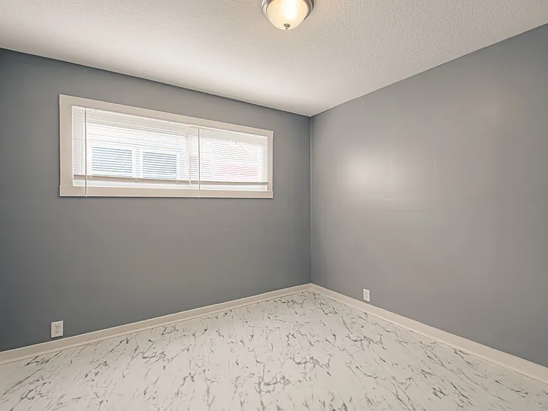 10746 Cambridge Ave — Photo 24