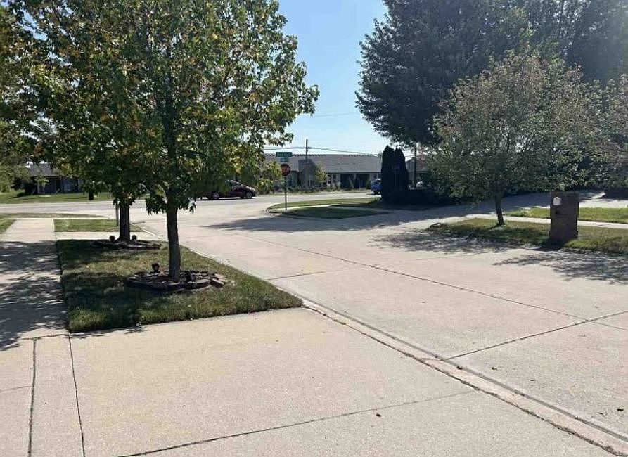 Exterior Neighborhood (street photo)