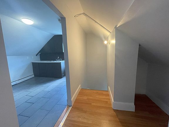4th image of 190 Waterman St #3