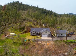 677 Greenleaf Dr, Eagle Pt, OR 97524