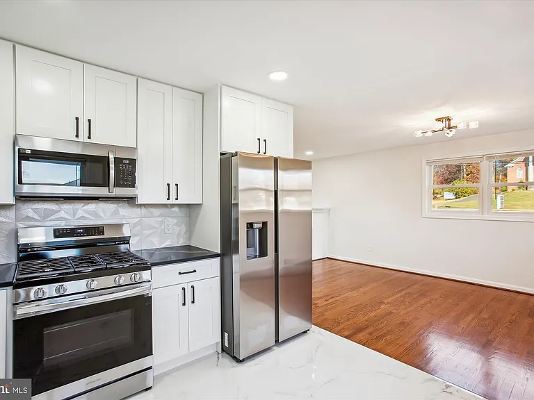 5201 Montgomery St — Photo 4
