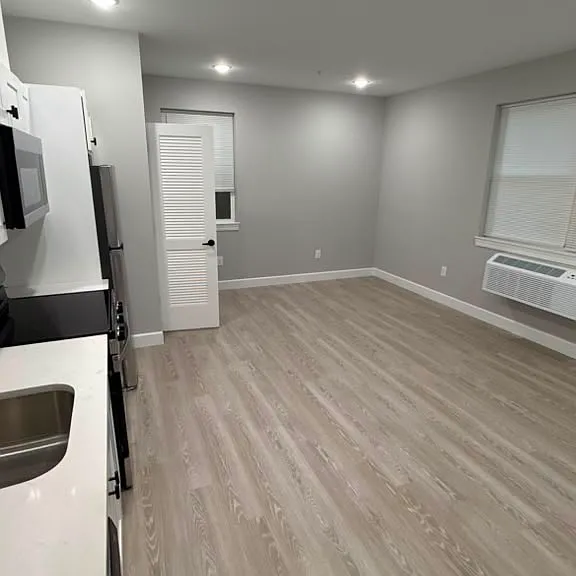 168-170 Fair St #2 — Photo 2