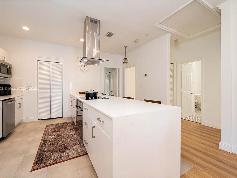 501 SW 24th Rd — Photo 2