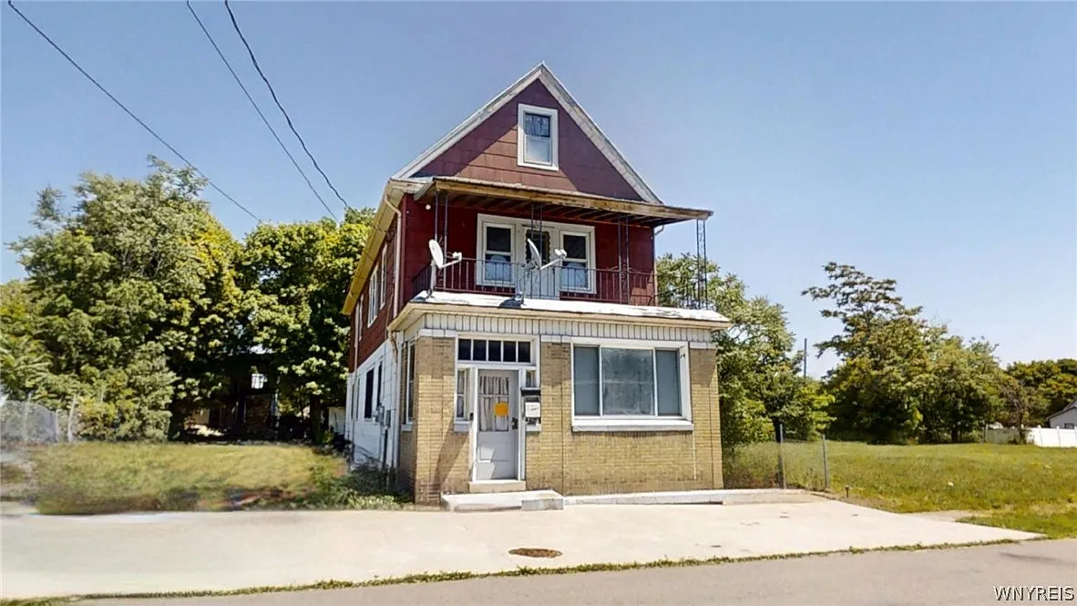 3 bed, 1.0 bath, 2917 sqft, $1,400 — Photo 1