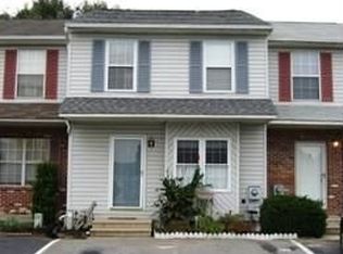 4 W Perpen Ct, Newark, DE 19702