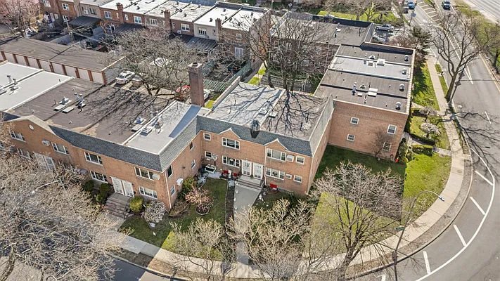 Sold by Remax Edge | media 20