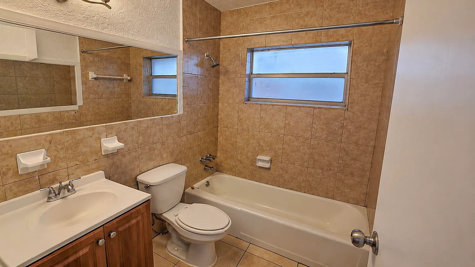 2 bed, 1.0 bath, 706 sqft, $1,700 — Photo 4